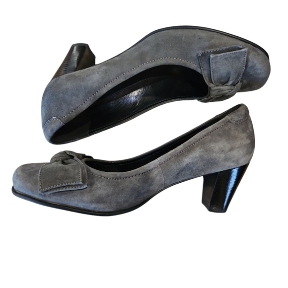 Ecco SZ 8.5 Sage Gray Suede Closed Toe Slip On Pumps Bow Accent 2.5" Heel - Picture 4 of 9